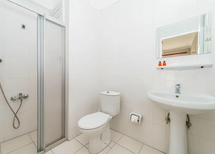 The S Aparts & מלון